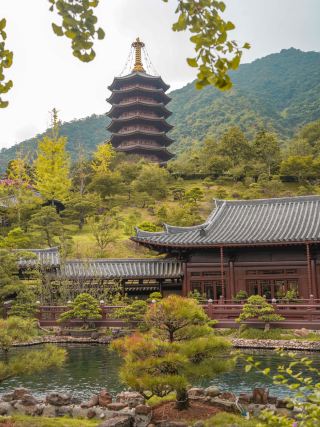 Yunmen Temple: A Millennium of Zen and Architectural Beauty in Spring