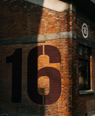 Don’t just head for Mount Tai! Tai’an boasts a stunning industrial‑retro block 🧱. Orange‑toned containers, old red‑brick factories and exotic‑style streets create unique textures for amazing casual shots 📸.
 
🏨【Ximei Yinju Hotel · Comfort King Room】
A hidden gem for travel‑shooting fans. The spacious room is perfect for outfit changes. Great indoor lighting and HD makeup mirror are available. Free parking brings convenience for self‑driving guests.
 
📸 Top 6 Retro Shooting Spots
1️⃣ Exotic‑style street 🏜️ Warm‑toned walls for atmospheric portraits
2️⃣ Orange container block 📦 Eye‑catching boxes for cool industrial‑style photos
3️⃣ Ximei Yinju Hotel lobby 🏨 Minimal entrance for cozy accommodation shots
4️⃣ Creative cartoon sign 🐱 Cute signs with red backdrop for girl‑group‑style snaps
5️⃣ Vintage red‑brick factory NO.7 🏭 Mottled walls for film‑like effect
6️⃣ Giant‑digit brick wall 🧱 Relief digits for high‑end street photography
 
Wander through renovated old factories and enjoy the blend of old‑time charm and modern aesthetics. Stay at Ximei Yinju for all‑in‑one dining, fun and photography.
 
#JadeEmperorPeak  #TianwaiVillage  #PointRedemption  #TaishanStation  #XimeiYinjuHotel 