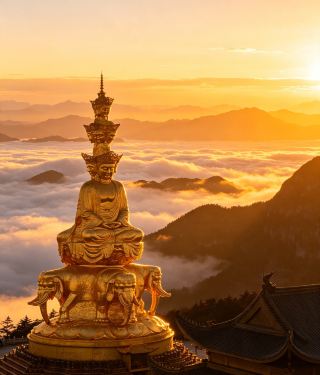 Sunrise and sea of clouds at Emei Mountain Golden Summit. Climb to the Golden Summit of Emei Mountain for a human encounter with the sea of clouds and Buddha’s light