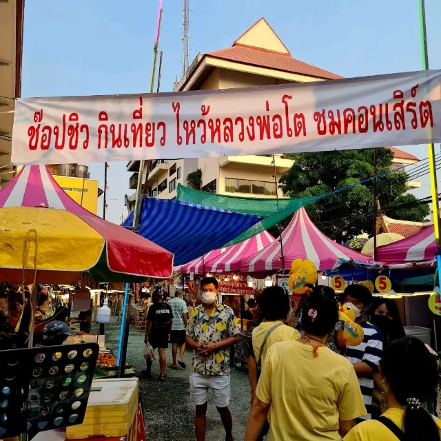 เที่ยวงานประจำปี วัดอินทรวิหาร  ปิดทองหลวงพ่อโต