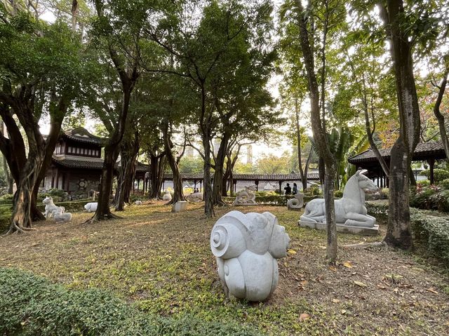保存了多處歷史古蹟嘅九龍寨城公園