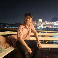 ล่องเรือดินเนอร์ กับร้านอาหารกินลมชมสะพาน