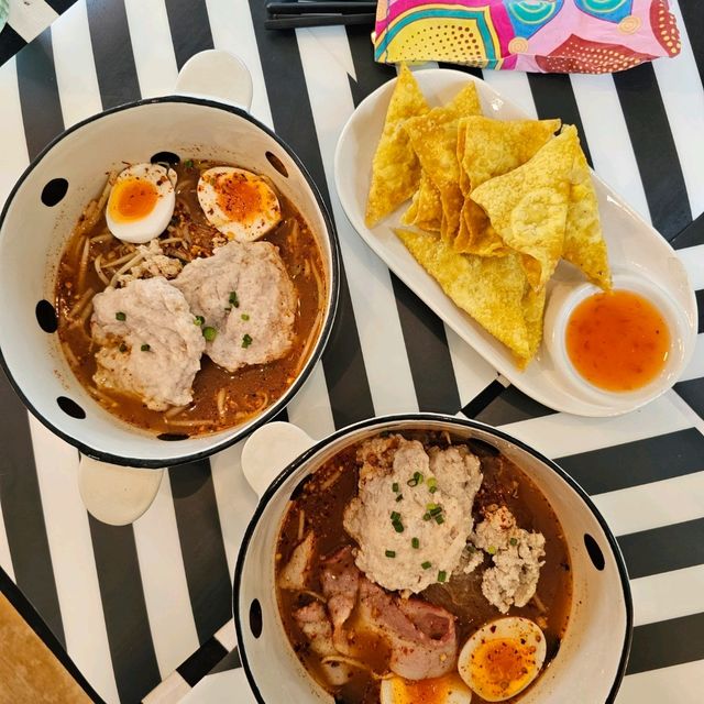 ร้านก๋วยเตี๋ยวสุดชิคแห่งหัวหิน Debo Cafe Number 2