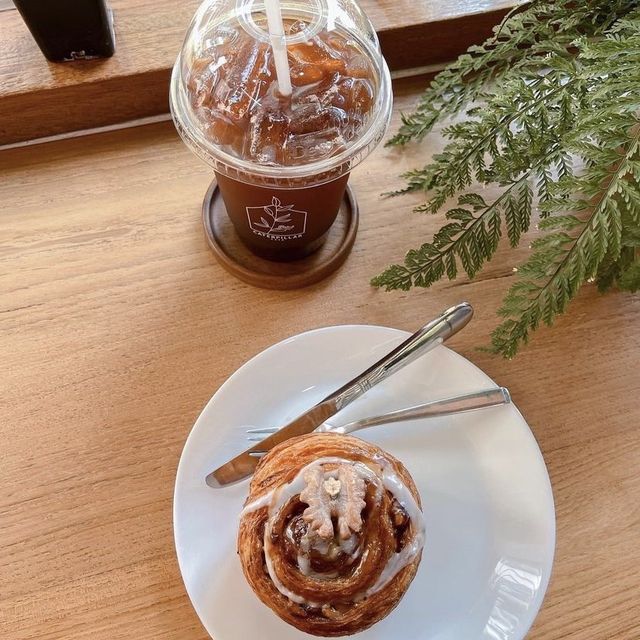 Caterpillar cafe