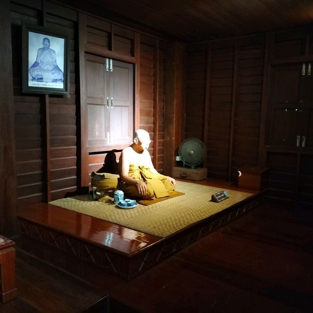  Fanous Monk in Na sattha Thsi