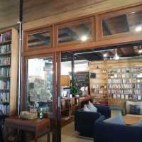 booktree library & café