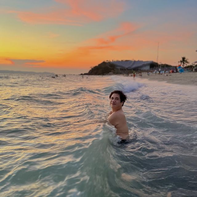 หาดแสม ยามเย็น แสงพระอาทิตย์เรืองรอง สวยมาก