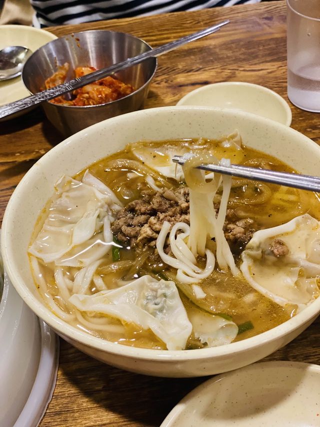 滑溜刀削麵必試！比餃子更出色！