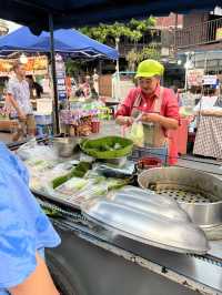 ถนนคนเดินวัวลาย ไม่มีวัว แต่มีของกินเยอะมากก