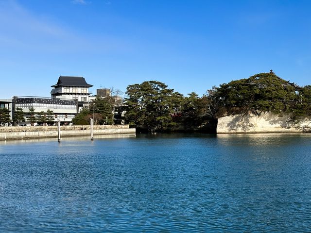 一次看松島灣超過260個島嶼 還有露天區可以吹風看海 松島遊船必看仁王島、鐘島
