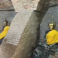 泰國大城，臥佛巨擘鎮守的崖差蒙空寺