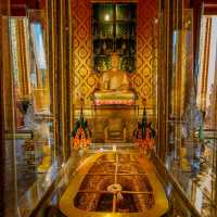 วัดพระพุทธบาท ราชวรมหาวิหาร รอยพระบาทพระพุทธเจ้า