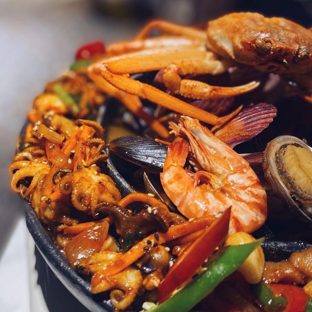 🌟份量超巨大熱炒海鮮鍋 · 一次過食盡多款特色韓食 🌟 