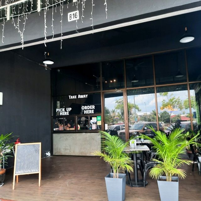 Cafe hunting at mysterious Lufa Coffee