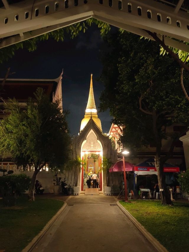 วัดราชบพิธยามค่ำ