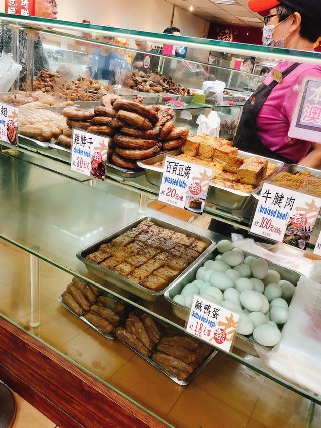 台北｜😋🧋🛍️觀光客必逛、年輕人必玩📍 Ximending Walking District 西門町徒步區