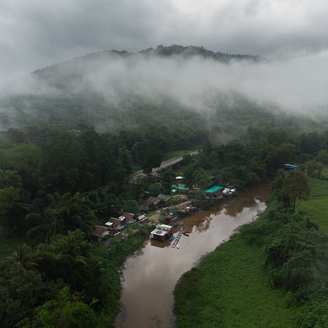 ที่พักวิวน้ำและเขา มีบุฟเฟต์น้ำมีฟอง กาญจนบุรี