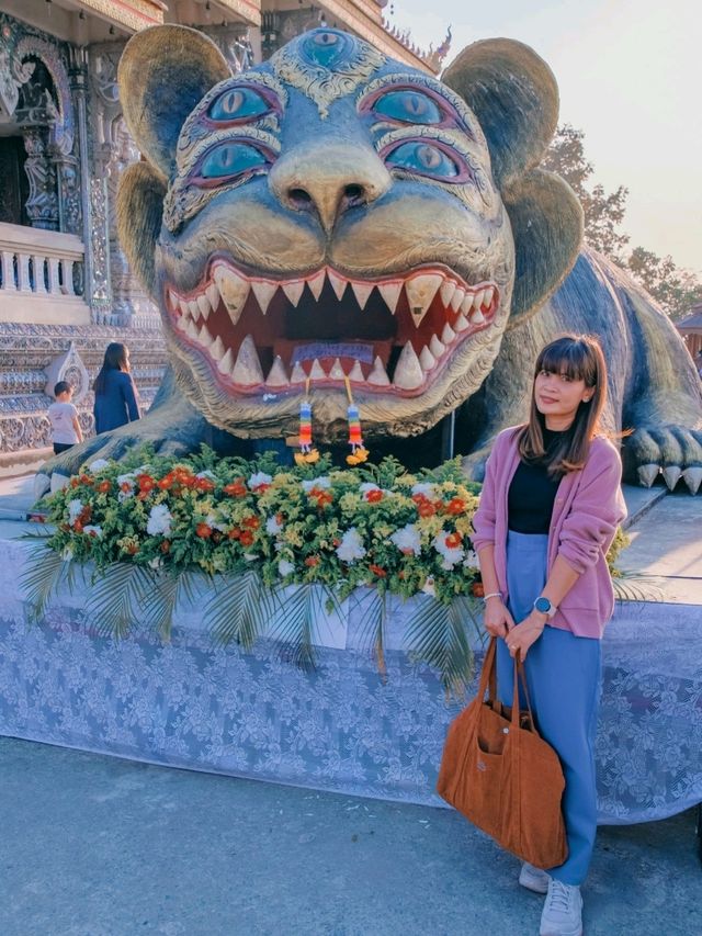 องค์สี่หูห้าตา เป็นเทพเจ้าแห่งโชคลาภ องค์สี่หูห้าตา เป็นเทพเจ้าแห่งโชคลาภ