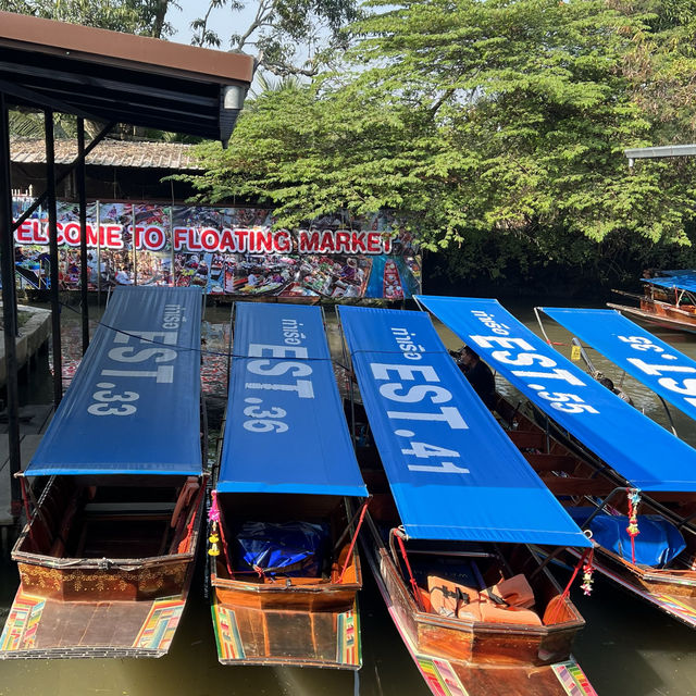 Damnoen Saduak floating market