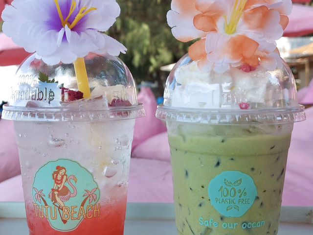 คาเฟ่สีชมพู Tutu Beach พัทยา