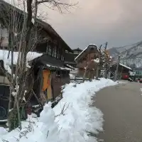 漫步日本夢幻山中村落【白川鄉合掌村】