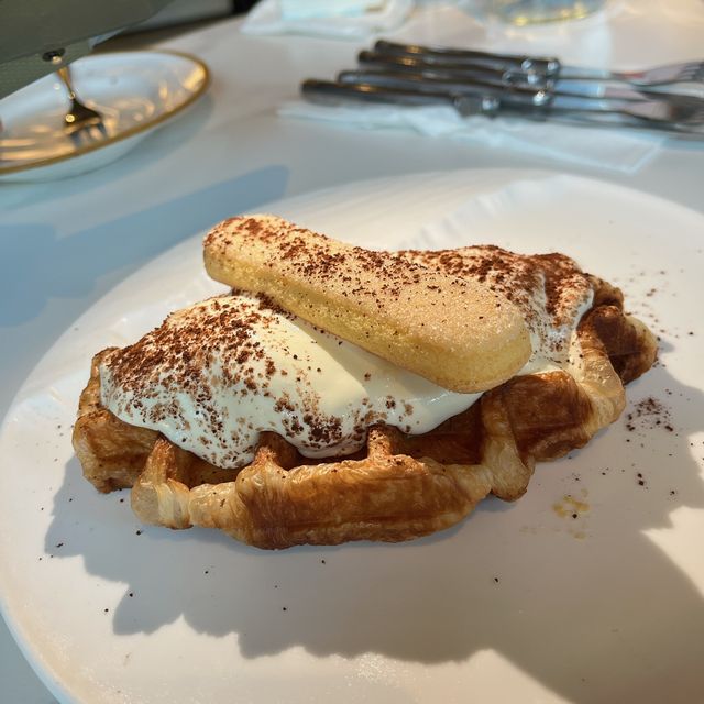 尖沙咀｜玩味十足環境一流嘅玩具收藏西餐廳🍽️🍾🧸