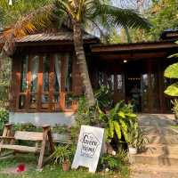 คาเฟ่ในสวน ใกล้โรงเรียนวาปีปทุม