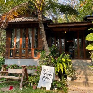 Cafe in the Garden near Wapeepathom School.