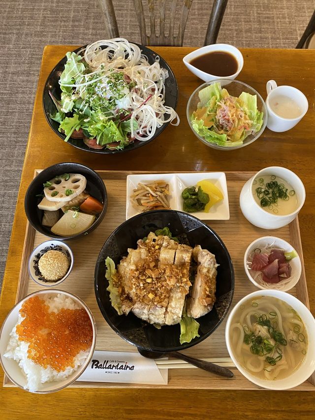 兵庫観光はここへ！ペンギンがいる！ボリューム満点カフェ！！