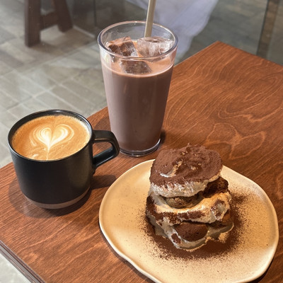 公式ファッションブランド通販サイト 韓国/ソウル】安国カフェ☕️komfortable | 鍾路区 Trip.com ピンズ・ピンバッジ・缶バッジ