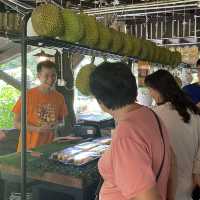 🌳 Family gatherings with largest DURIAN in 🇲🇾!