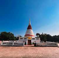 พระเจดีย์กลางน้ำ
