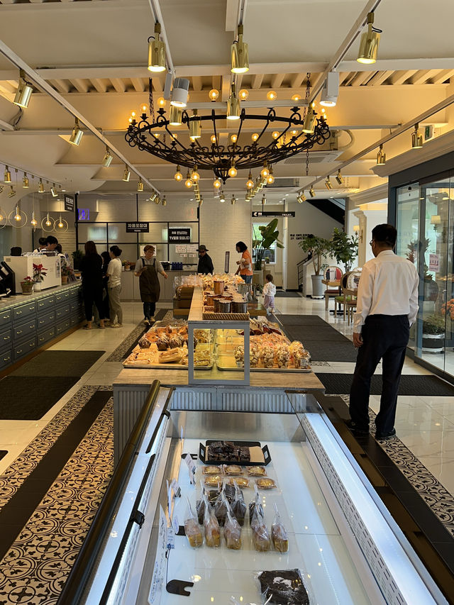 💙프랑스빵을 한국적으로 🥐 재해석한 포천 K감성 대형 베이커리 카페 투어 추천