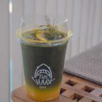 The shark cafe คาเฟ่ริมทะเลแสมสาร