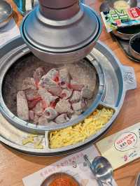 講起深圳烤活鰻魚專門店，最近試咗🌟姜虎東白丁烤肉🌟餐廳裝修走韓風路線🇰🇷搭配埋另一主打烤肉🍖🍗食物夠哂豐富，即刻介紹俾大家👏🏻👏🏻