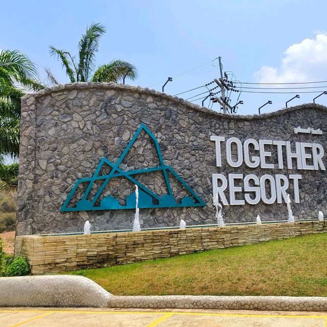 Together Resortทโรงแรมพร้อมสวนน้ำเล่นกันฉ่ำ