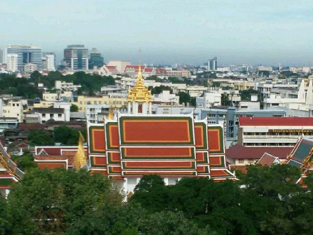 ด้วยศรัทธาเดินขึ้นภูเขาทอง  วัดสระเกศ