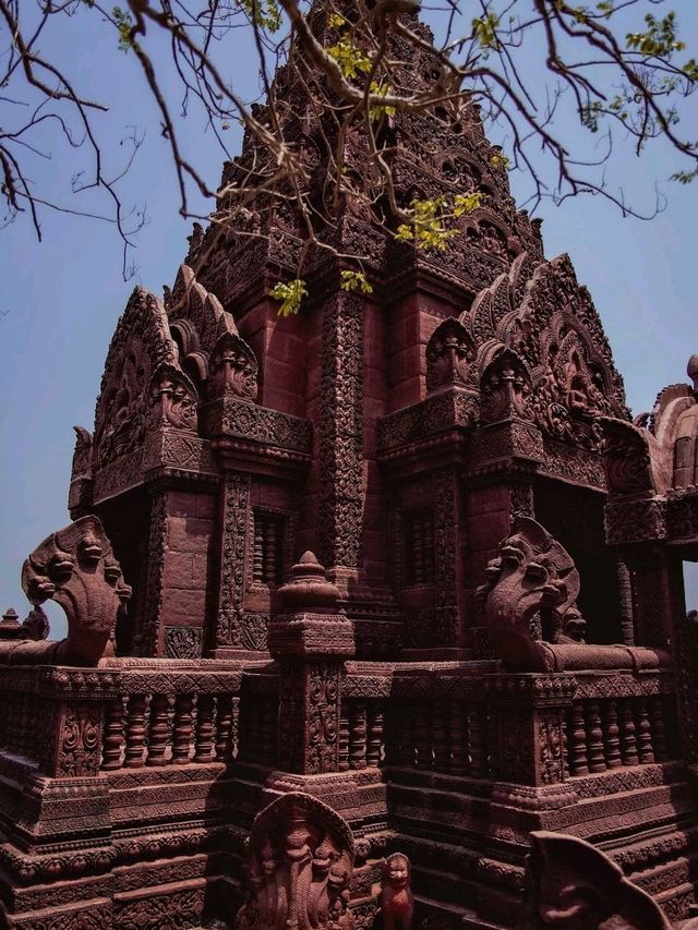 unseen ลพบุรี เดินขึ้น ปราสาท รวมรอยพระพุทธบาท 