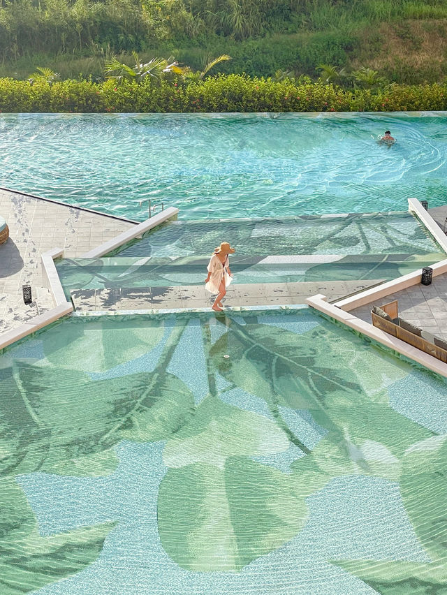 【沖縄 恩納村】沖縄の魅力が詰まったAQUASENSE Hotel & Resortのプールでの贅沢な時間