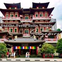 พามาขอพรที่วัดBuddha Tooth Relic Temple