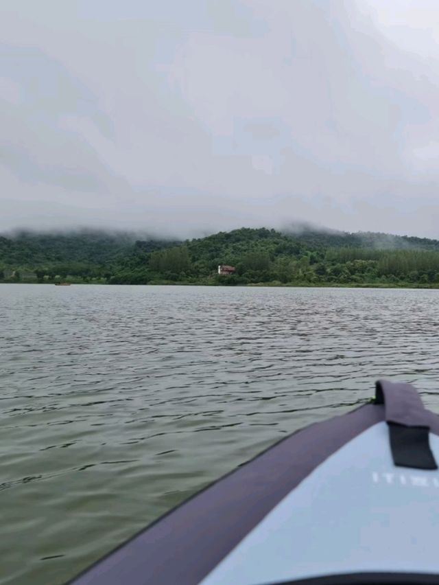 พายเรือ ทะเลสาบแถวราชบุรี