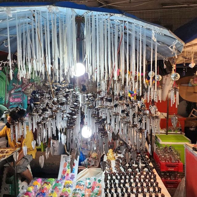 ถนนคนเดินวัวลาย:Wua Lai Walking Street 