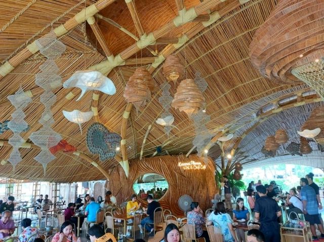 อาหารทะเลท้องถิ่นบรรยากาศดี