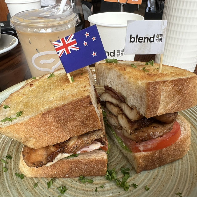 Blend: A Tranquil Breakfast Haven Amidst the Urban Rush