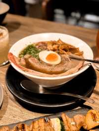 𓋜 中環酒吧外表下的隱藏美食店！