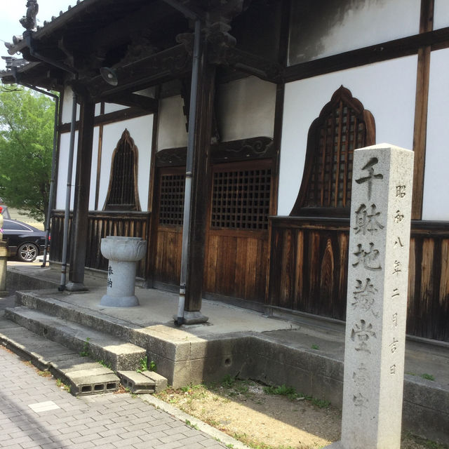 「覺王山日泰寺靜謐之旅：暹羅風格寺廟與心靈的綠意避風港」