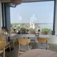 จิบกาแฟ แลฝั่งโขง @Chewa Café 