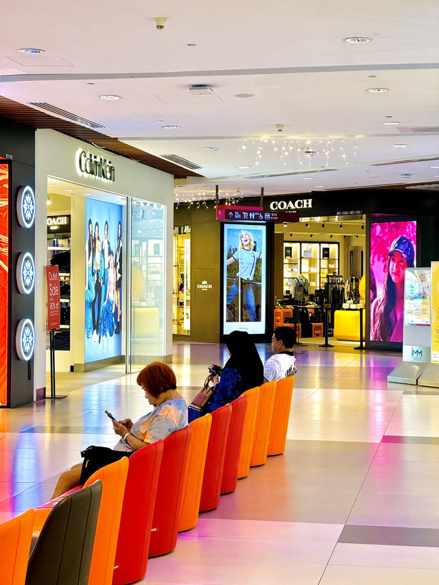 🇸🇬 Shopping at IMM, Singapore: A Traveler’s Paradise for Deals and Variety