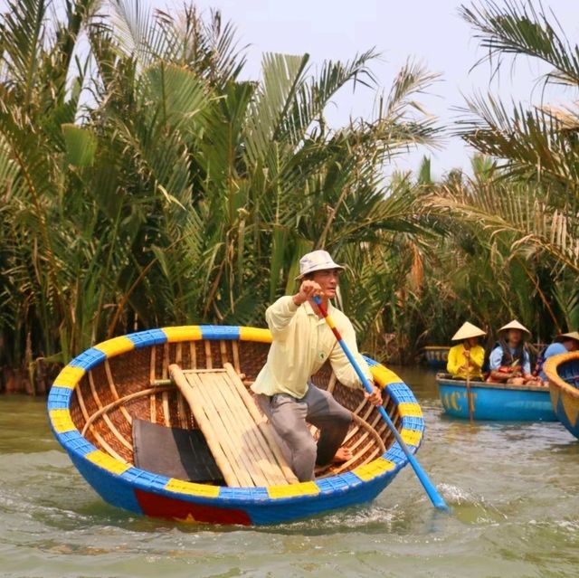 ล่องเรือกระด้ง บุกป่าผ่าดง ที่ฮอยอัน