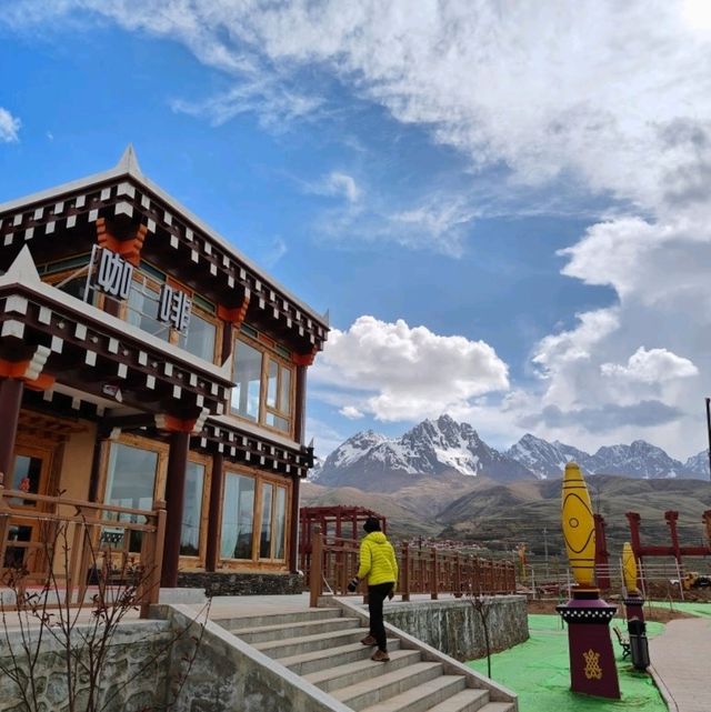 【甘孜縣】雪山下的民宿，助當地經濟增長